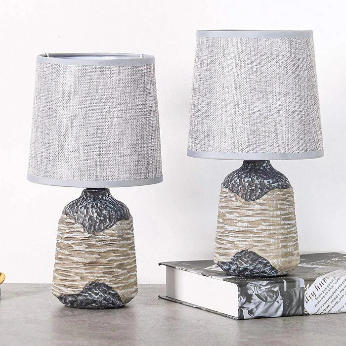 Schreibtischlampe BRUBAKER Grau, Braun, Leinenschirm, Steingutfuß, 2 Stück 3 Schreibtischlampe BRUBAKER Grau, Braun, Leinenschirm, Steingutfuß, 2 Stück – Bild 3