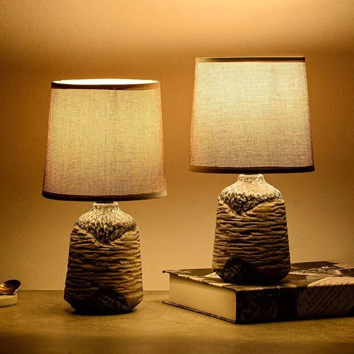 Schreibtischlampe BRUBAKER Grau, Braun, Leinenschirm, Steingutfuß, 2 Stück 2 Schreibtischlampe BRUBAKER Grau, Braun, Leinenschirm, Steingutfuß, 2 Stück – Bild 2