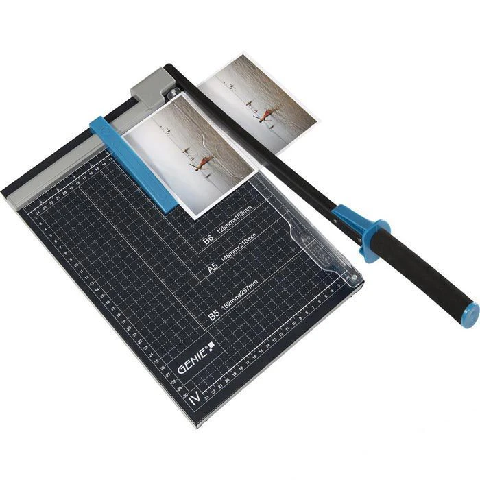 Genie Schneidemaschine 12561, A4, Hebelschneider, Leistung 12 Blatt, 320 Mm 3 Genie Schneidemaschine 12561, A4, Hebelschneider, Leistung 12 Blatt, 320 Mm – Bild 3